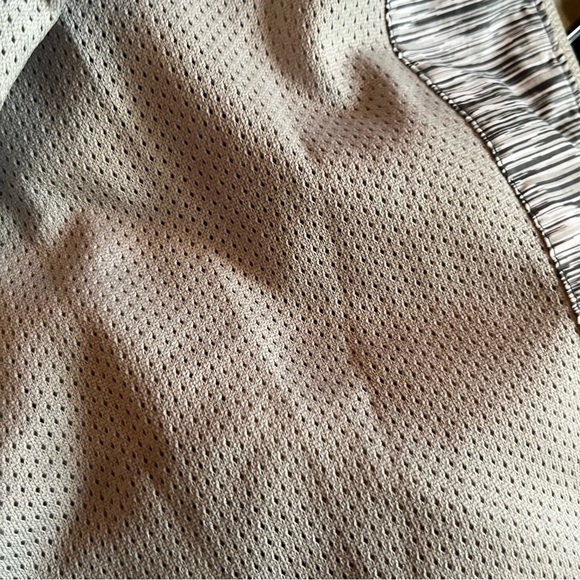 New Balance Lightweight Windbreaker Jacket Size 1X - Picture 8 of 9